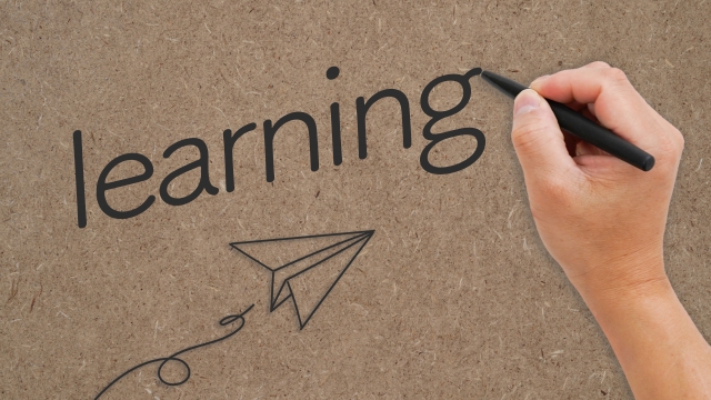 本や動画で仮想通貨を学び続ける